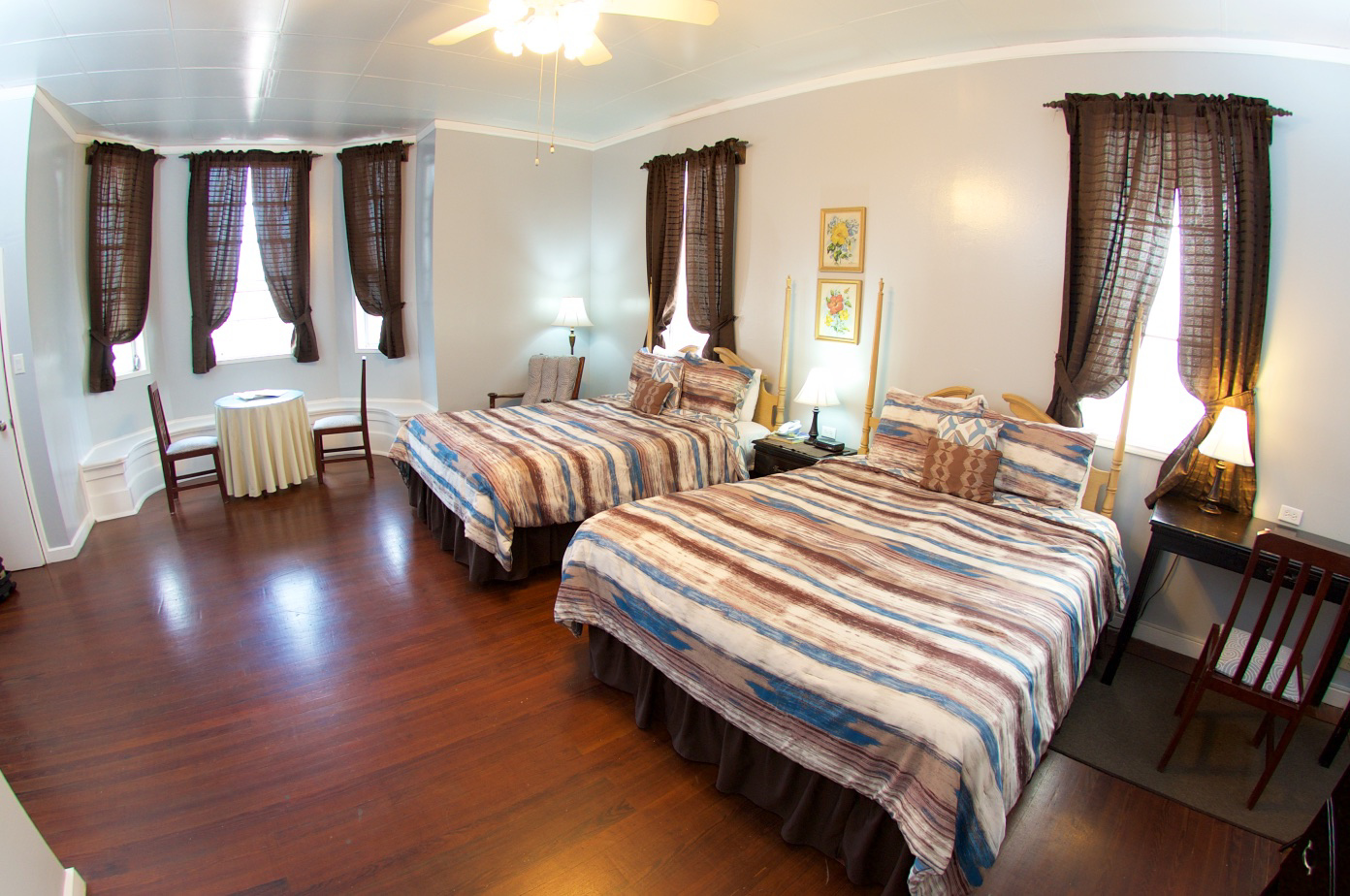 Amplias habitaciones con todas las comodidades