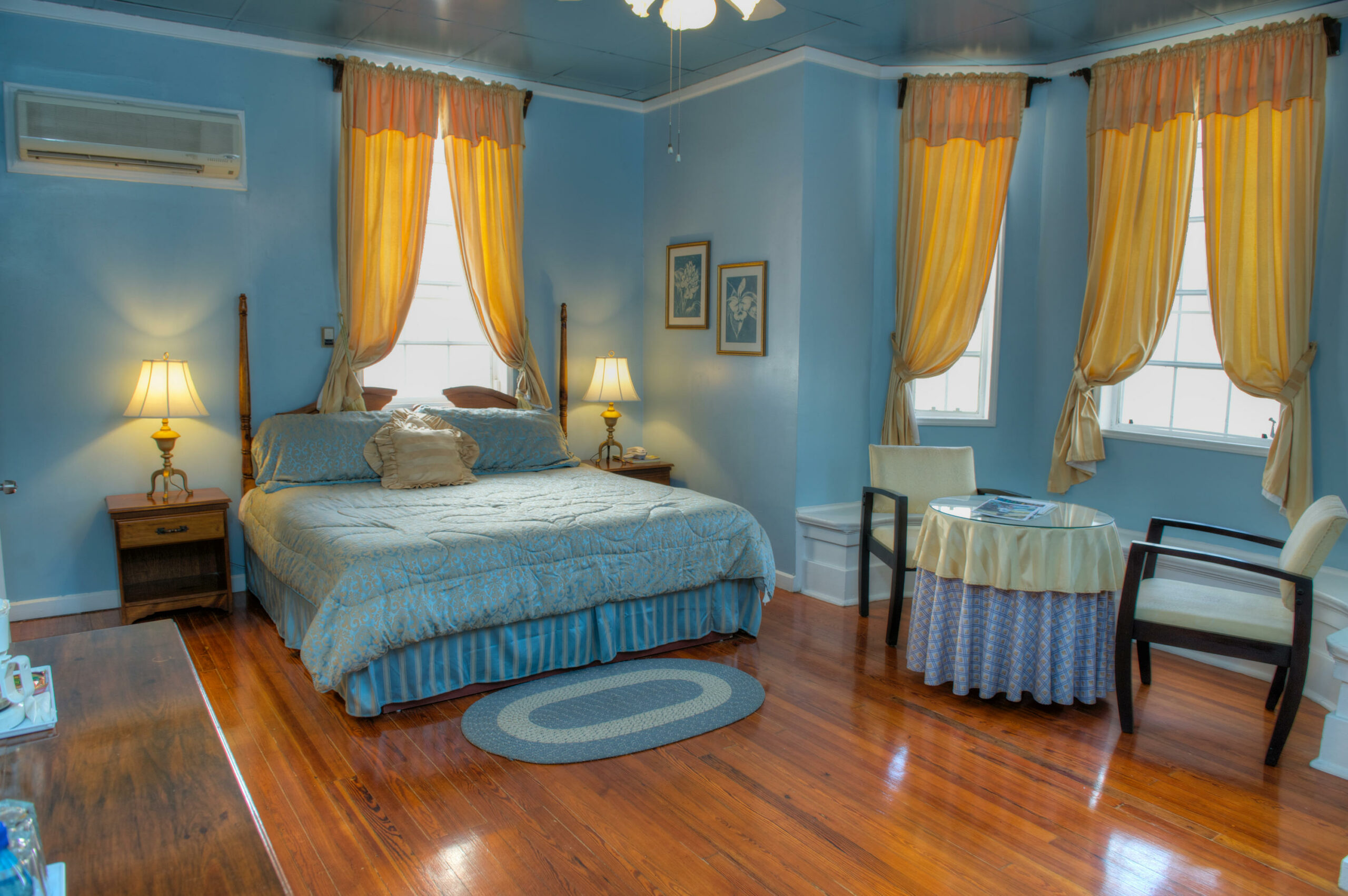 Amplias habitaciones con todas las comodidades