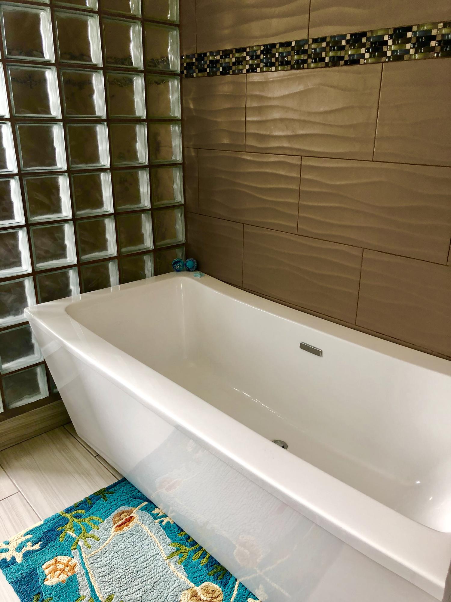 Penthouse Suite garden tub.