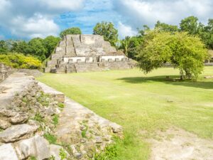 Pourquoi vous devriez envisager le Belize pour un voyage post-covide ruine maya