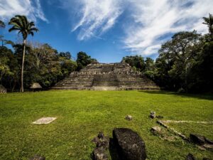 caracol maya ruina belice