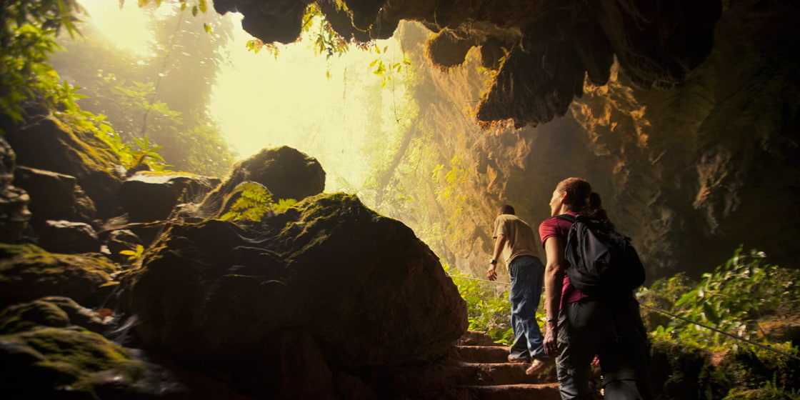 Explorer les grottes au Belize
