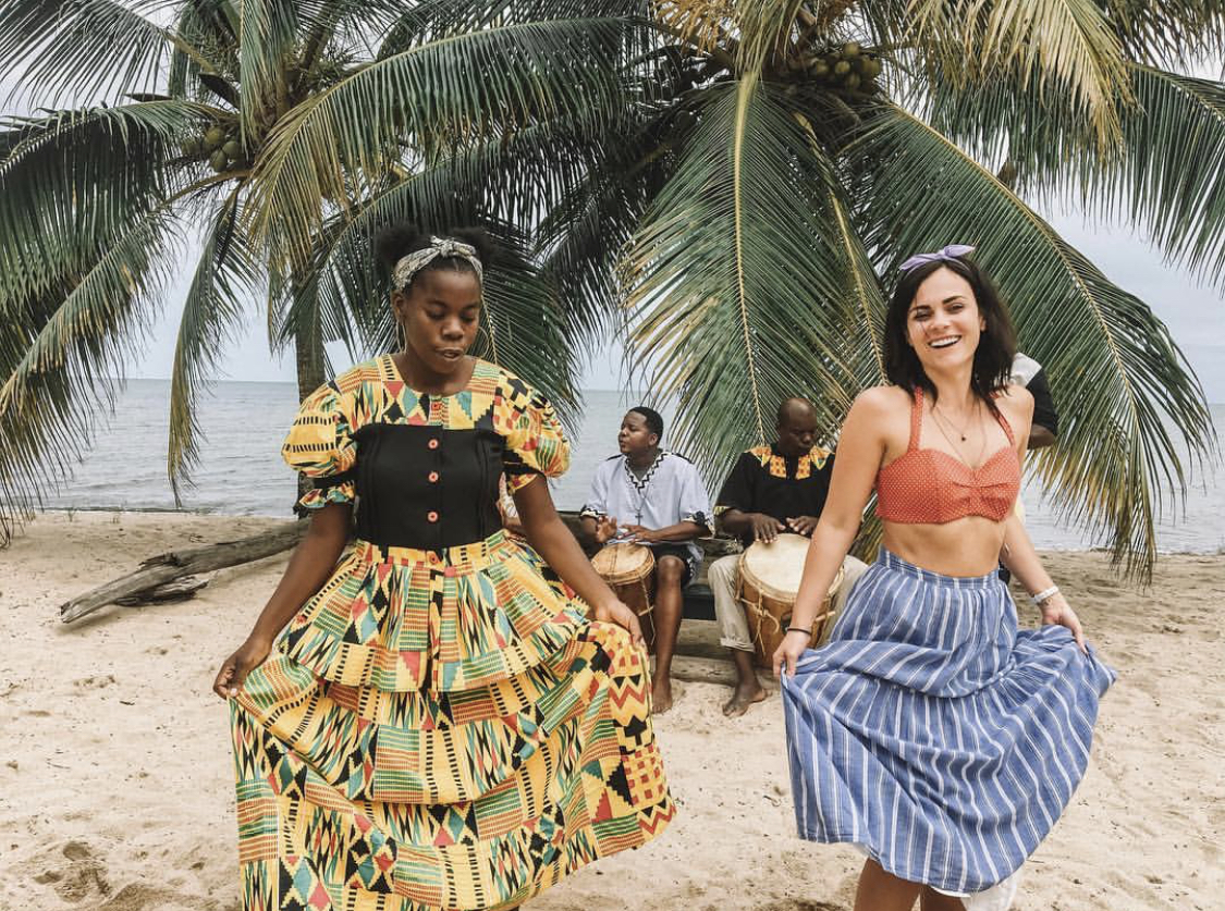 Belize: Die ultimative Galentine's Getaway Destination tanzen