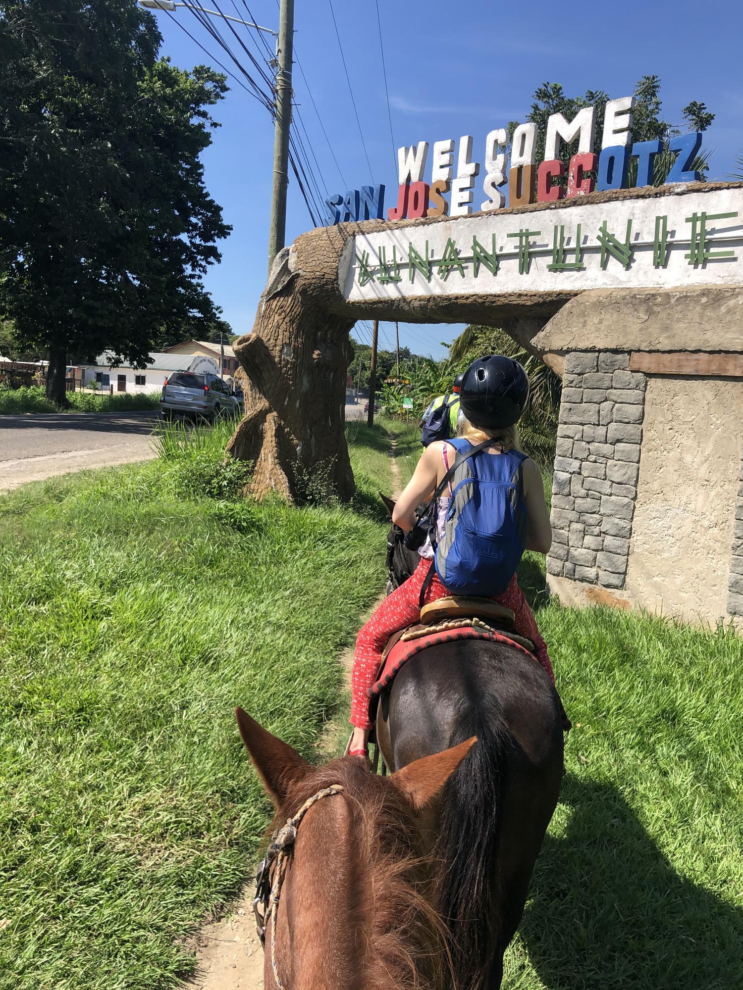 horseback riding xunantunich 1