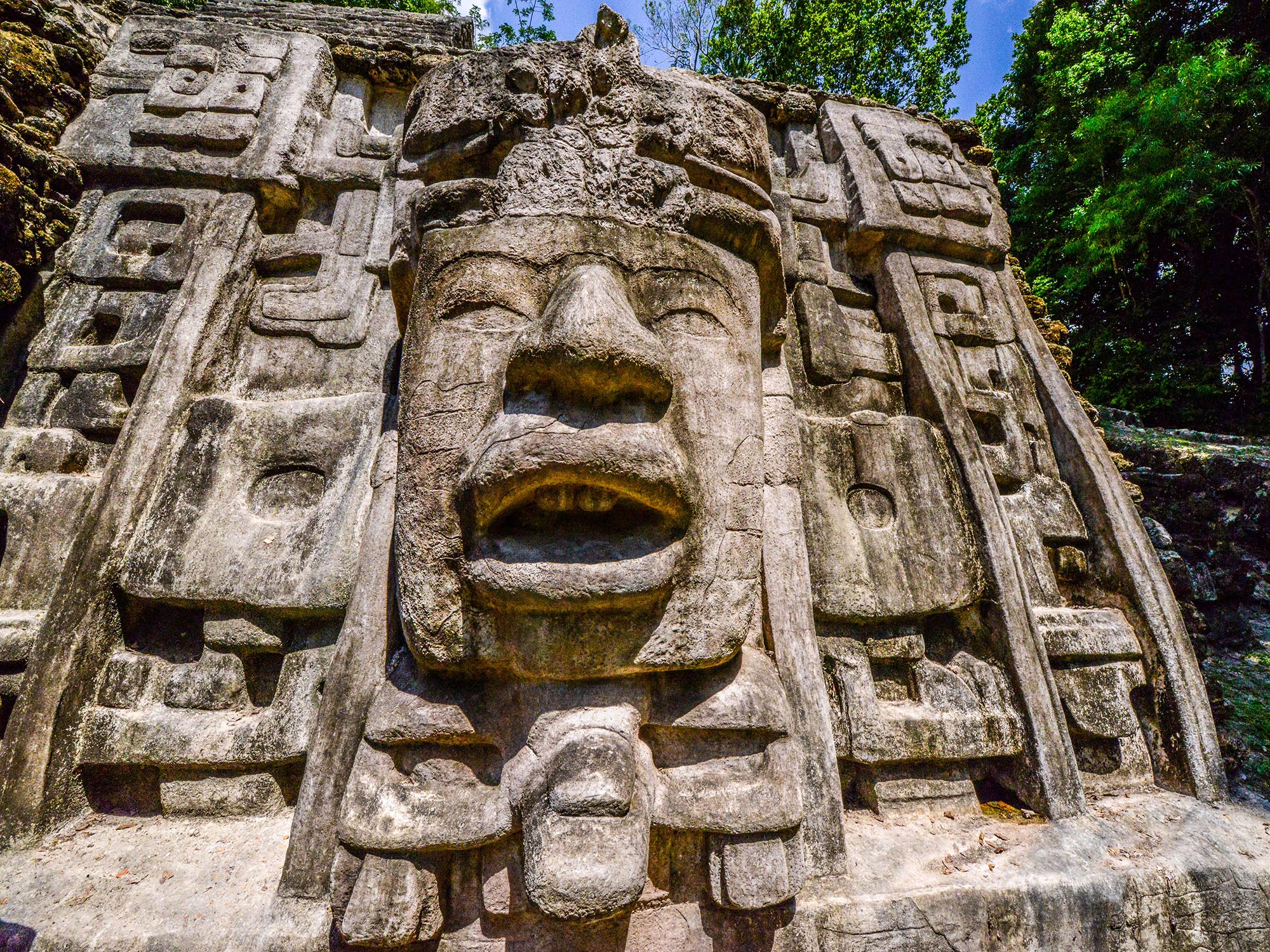 maya ruin belize lamanai | orte der sozialen distanz