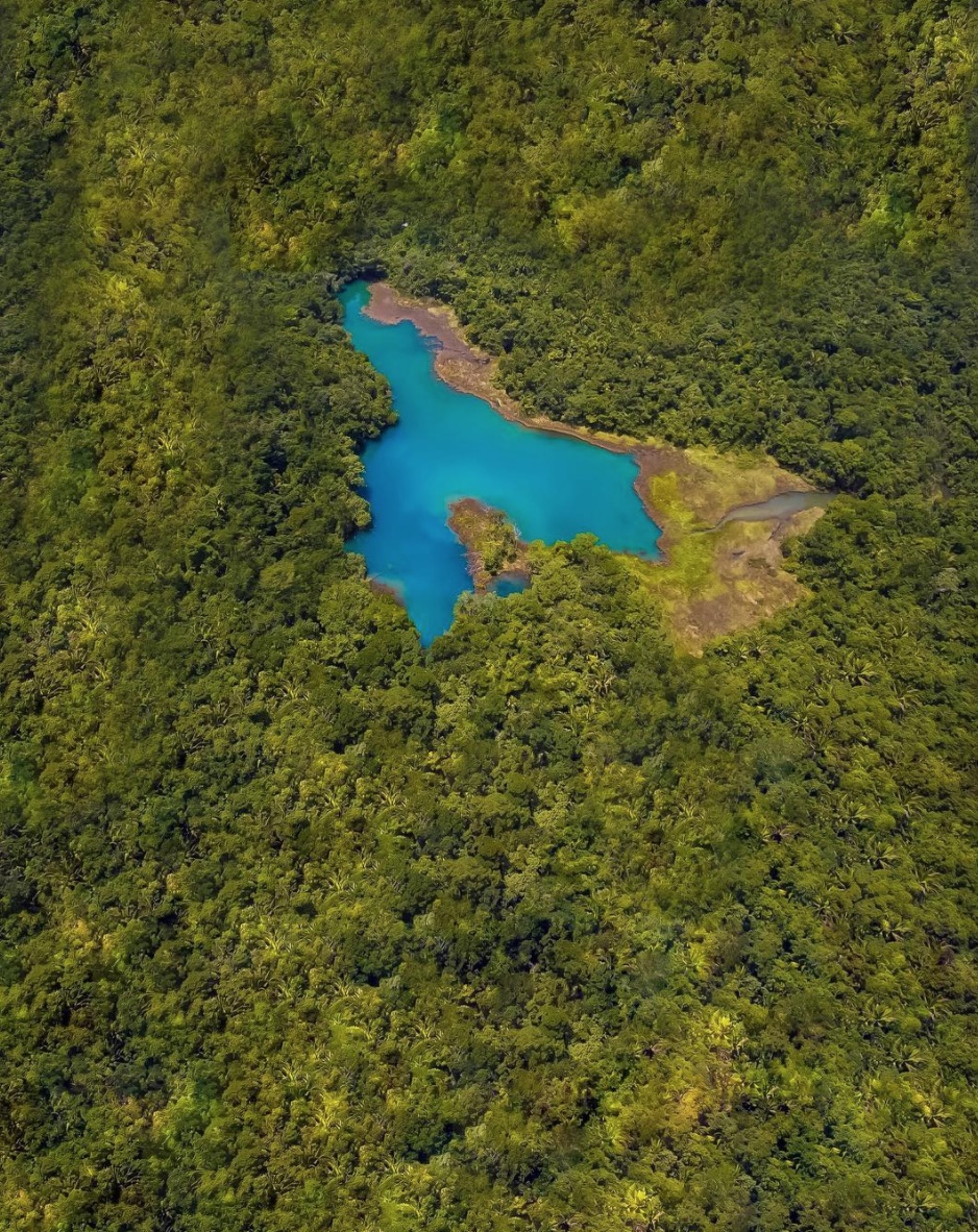 cinco azules lago belice