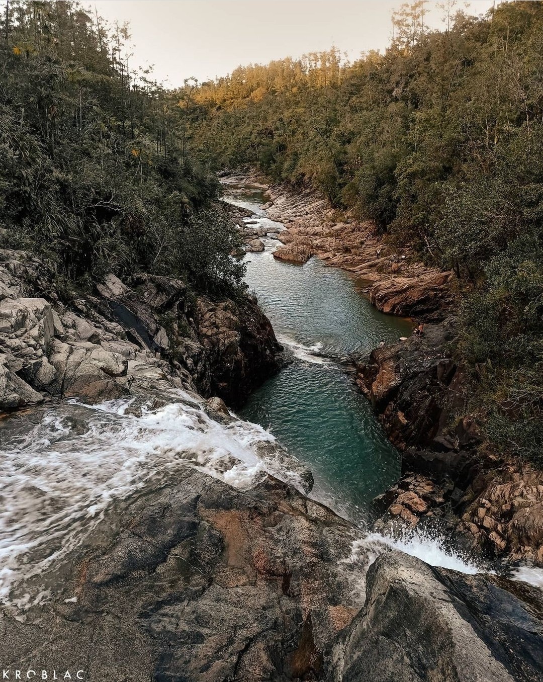 A Big Rock Falls é majestosa de qualquer ângulo. Você já visitou? #travelbelize????- @kroblac