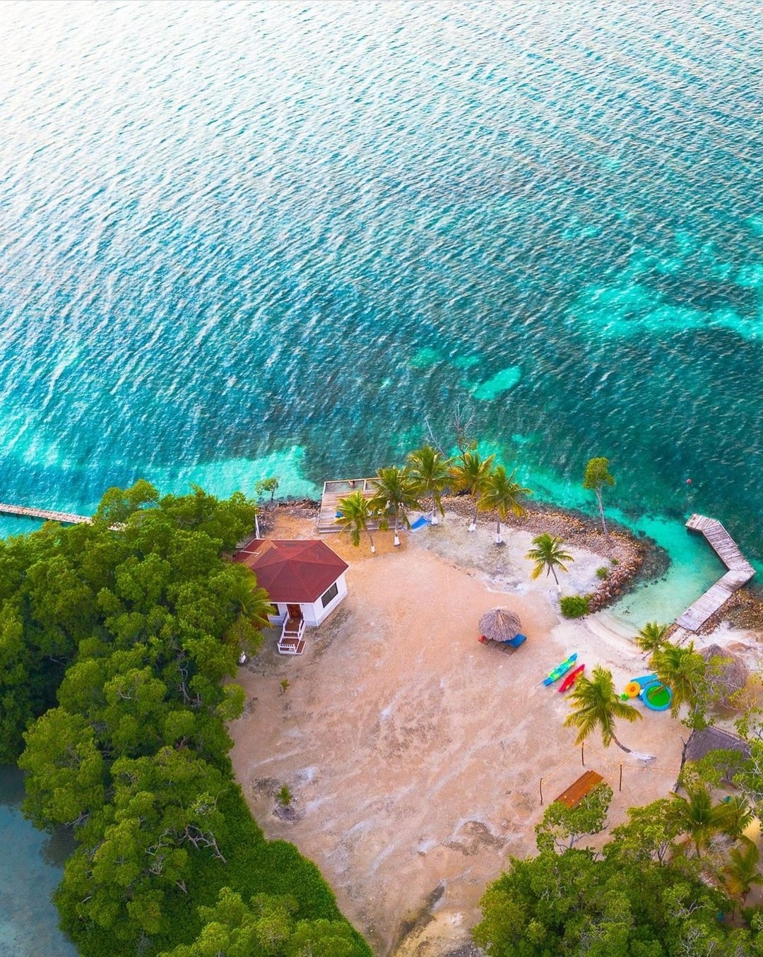 Vistas como essa não são apenas coisa de sonhos, elas podem ser facilmente encontradas em uma viagem a Belize. #travelbelize????:@miguelfriasphoto