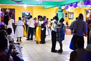 Danser jusqu'à la nouvelle année au grand bal