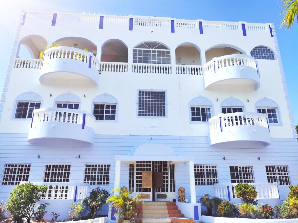 Alexander Belize Luxury & Executive Suites