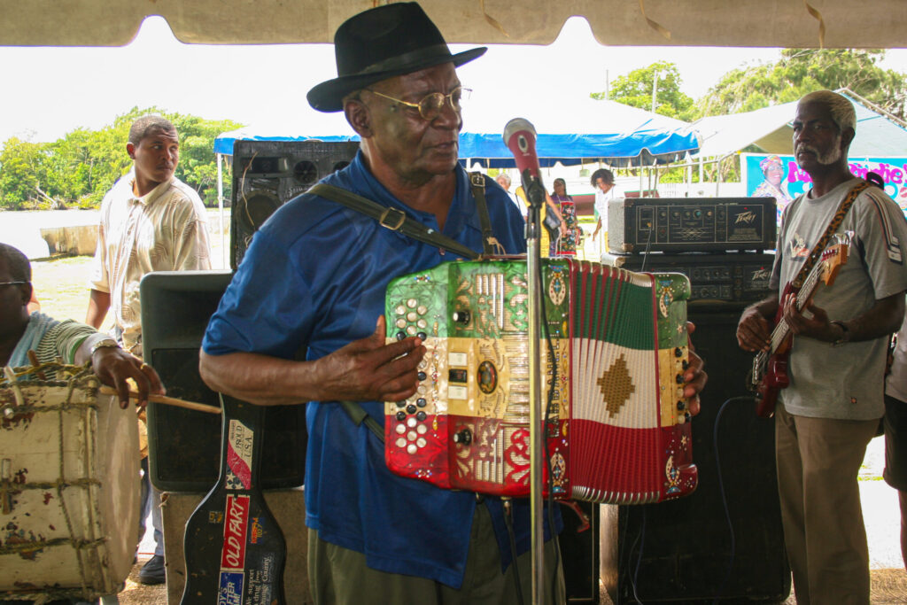 Herr Wilfred Peters - Eintauchen in die Kultur und Geschichte von Belize auf dem Eboe Town Festival