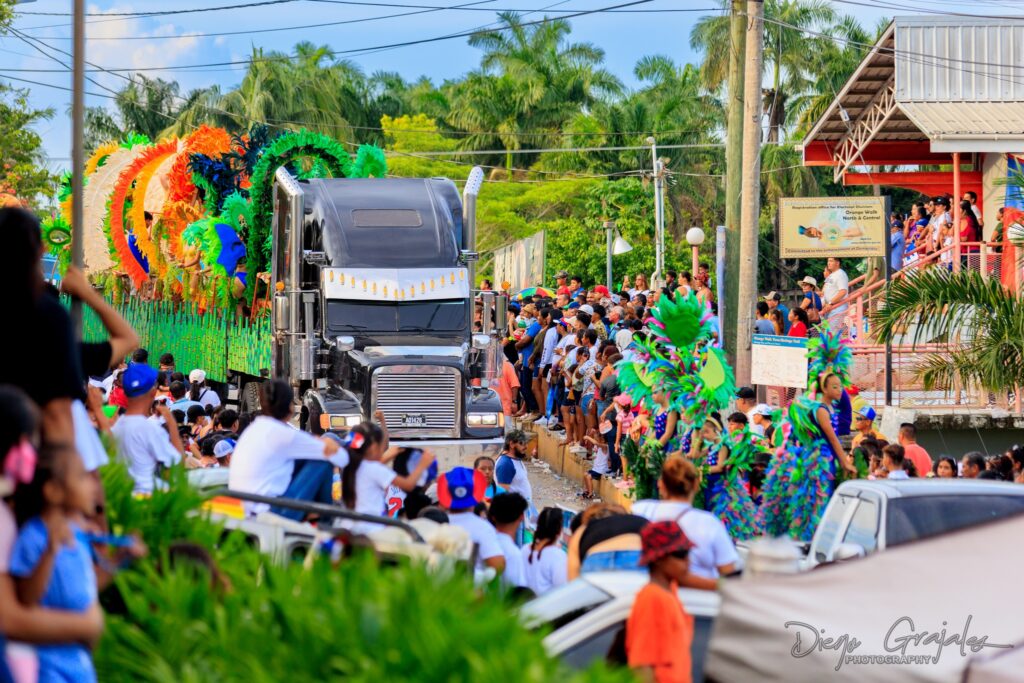 Como Belize comemora 42 anos de independência - Carnaval de Orange Walk