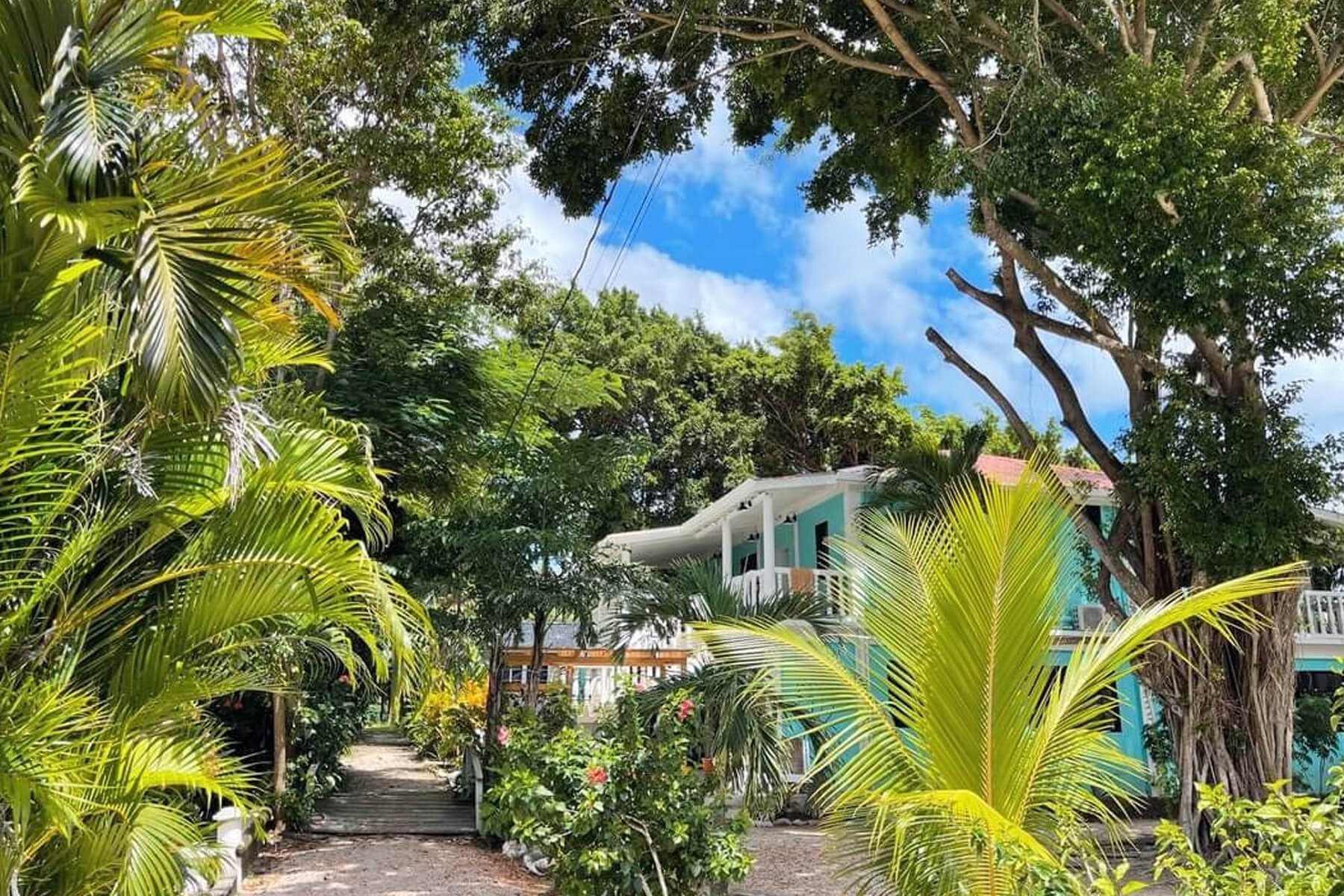 MALONEY'S SEAGLASS SEASIDE INN
