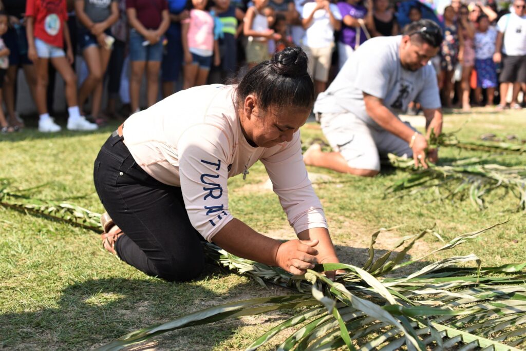 Une autre belle journée à San Antonio - Palm Leaf Braiding