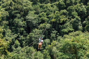 Seilrutschen im Regenwald von Belize