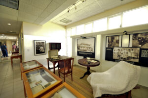 No interior do George Price Center, localizado na cidade de Belmopan, em Belize