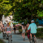 Radfahrer auf Caye Caulker, Belize